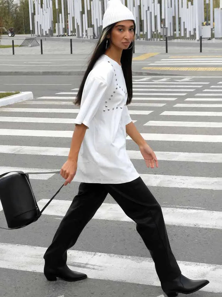 BKQU Loose T shirts for Women Bikini 3D Heavy Industry Rivet Short Sleeve Tee Shirts Round Neck Oversized Pullovers Black White